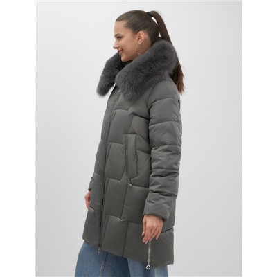 Пальто зимнее утепленное с мехом и капюшоном тренд темно-зеленого цвета 7630TZ