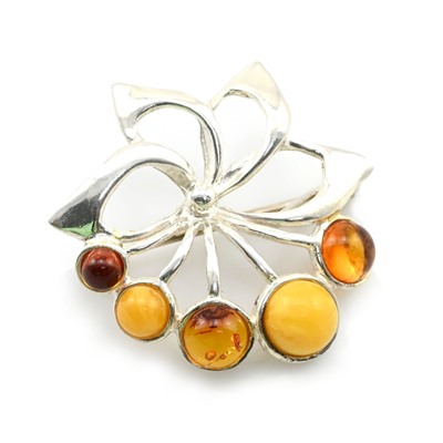 Брошь Букет 27*25мм с янтарем С925 цв.молочный, св.коньячный, 3г