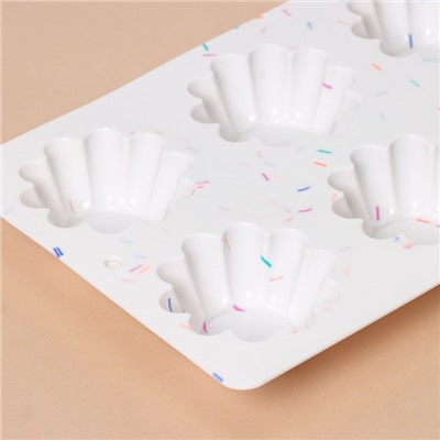 Форма для выпечки KONFINETTA «Сладости. Пудинг», силикон, 25.8×17.8×3 см, 6 ячеек (d=7 см), белая