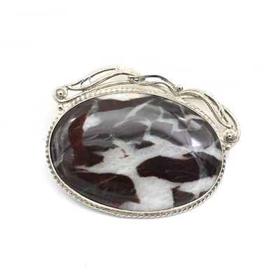 Брошь из яшмы " Овал " 51*40мм.