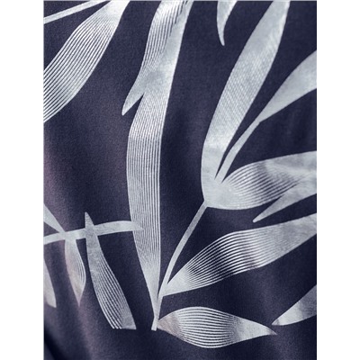 Нарядная футболка с серебристым принтом