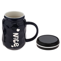 Кружка фарфоровая "Nice" 480мл, д8,5см h12,3см, глянцевая глазурь, деколь с серебром, цвет - темно-синий, пластмассовая, винтовая крышка, герметичная, с силиконовым уплотнителем, д/горла 6,4см, д/основания 6см, в подарочной коробке (Китай)