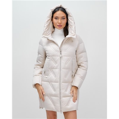 Куртка зимняя женская классическая с капюшоном бежевого цвета 7671B