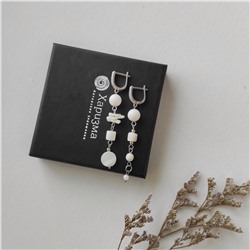 Серьги из перламутра и коралла в белом металле