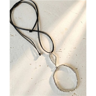 Кулон на шнурке