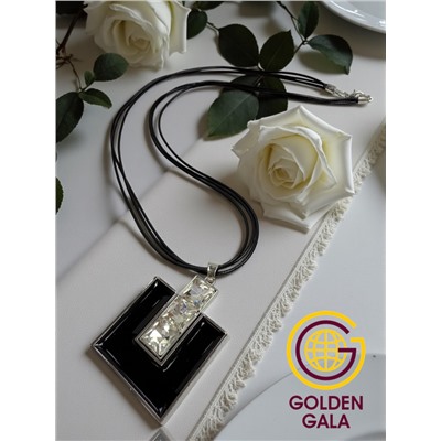 Кулон на кожаном шнурке "Женская грация" Арт КШ2130/28