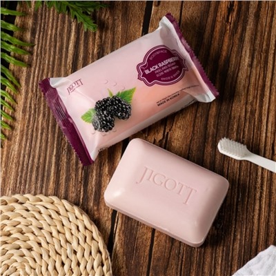 Jigott Мыло-скраб для лица и тела с экстрактом ежевики / Black Raspberry Scrub Soap, 150 г