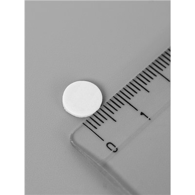 Клейкая лента двухсторонняя "Круглый белый" диаметр 0,8 см на листе 374 шт 25х19,5 см