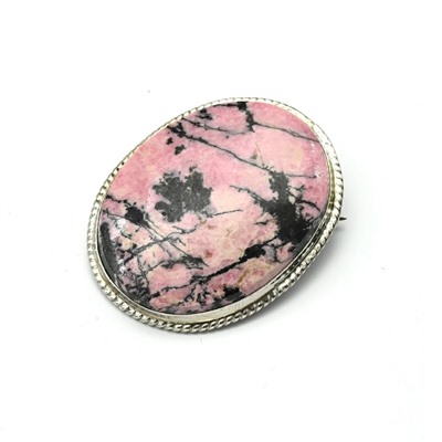 Брошь из родонита овал 42*33мм.