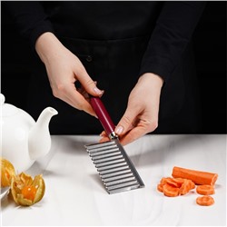 Нож для фигурной резки Доляна «Вкус», 18.5×5.5 см, бордовый