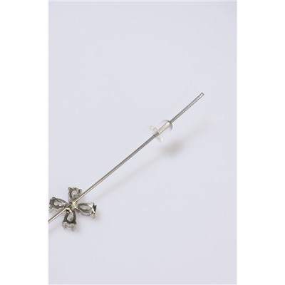 Серьга кафф «Четырёхлистник», цвет белый в серебре