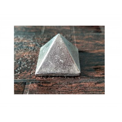 Статуэтка пирамиды, Parad Pyramid Idol, произв. Kalyan Puja