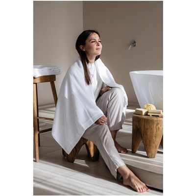 Полотенце банное белого цвета из коллекции Essential, 90х150 см