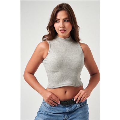 Женский топ 52714  укороченный с горлом / серый