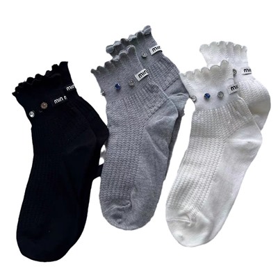 After the European goods light luxury trend, the mm letter inlaid diamonds, lace -sized socks, socks, women's net red sweet socks