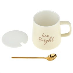 Кружка фарфоровая "Пожелания" 370мл, д9,1см h9см, матовая глазурь, деколь с золотом, цвет - ванильный, фарфоровая крышка, ложка металл., окрашенный "золото" 13,2см, д/горла 7,9см, д/основания д8,6см, в подарочный коробке (Китай)