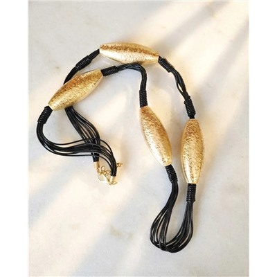 Длинное колье с металлическими элементами