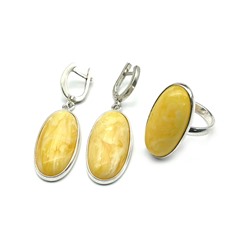 Комплект с янтарём в посеребрении кольцо, серьги овал 16*35мм молочный