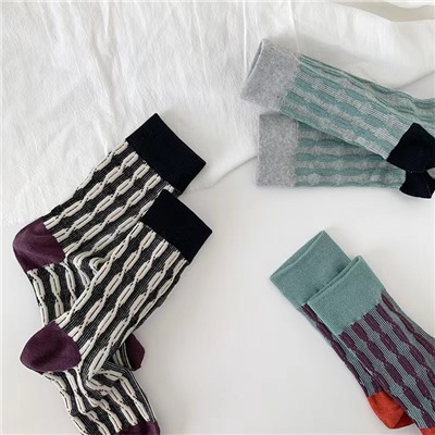 Contrasting color twist three -dimensional relief ladies retro wind cotton cotton cotton socks Korean ins spring retro forest