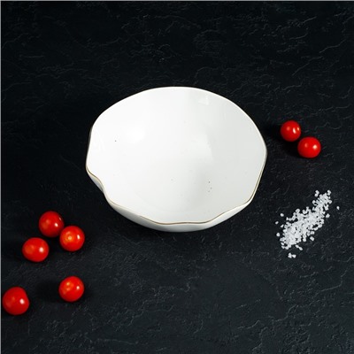 Салатник Доляна «Млечный путь», 700 мл, d=17.5 см, фарфор, белый в крапинку