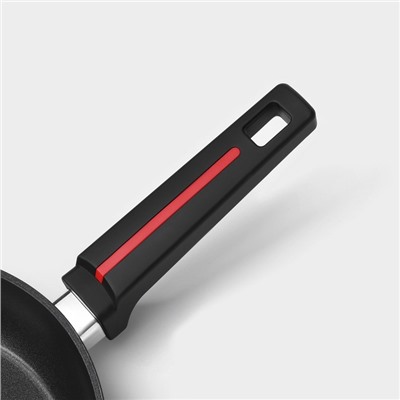 Сковорода Magistro Flame, d=22 см, h=4.5 см, кованый алюминий, ручка soft-touch, антипригарное покрытие, индукция, чёрная