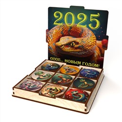 Набор цветных елочных игрушек 2025