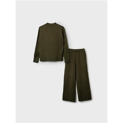 Комплект для девочки: джемпер, брюки