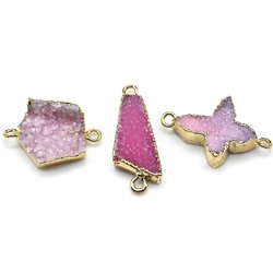 Коннектор с друзой агата в золотистом обрамлении, цв.розовый
