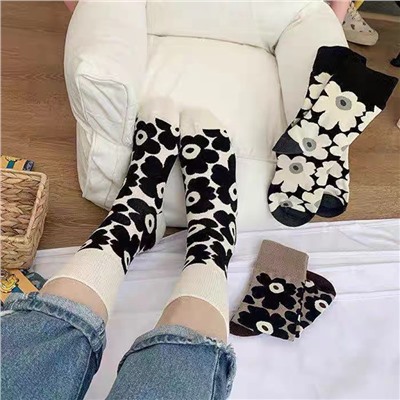 Tide, demi-season Japanese cotton retro knee socks flower-shaped for men and women, internet celebrity