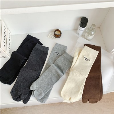 Autumn brand knee socks, cotton heel sticker, internet celebrity, mid-length, with embroidery
