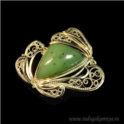 Брошь нефрит 52*43мм.