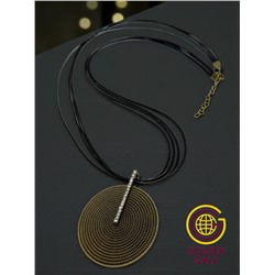 Кулон на кожаном шнурке "Женская грация" Арт КШ2130/07