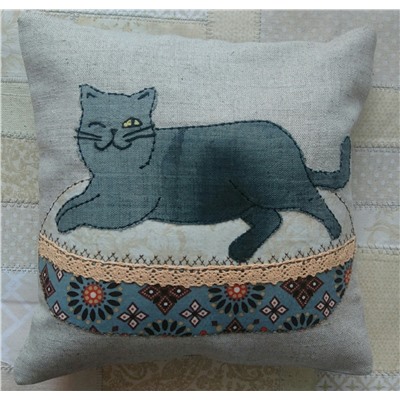 “Кот на пуфике”