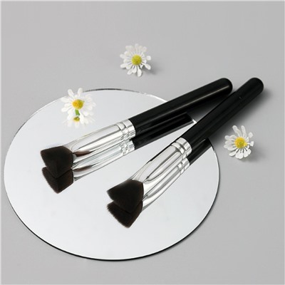 Kristaller Профессиональная треугольная кисть для макияжа малая / Beauty Brush, черный