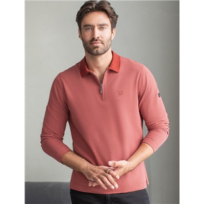 Лонгслив из мягкого фактурного трикотажа с плетеным воротником поло на молнии