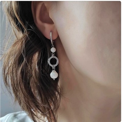 Серьги асимметрия с жемчугом в белом металле