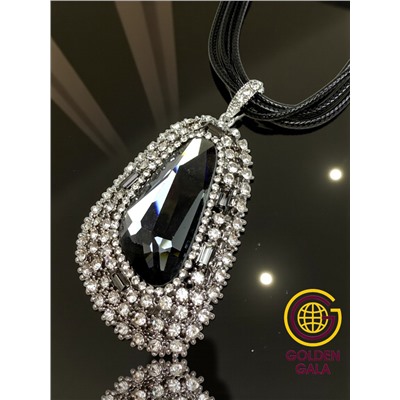 Кулон на кожаном шнурке "Женская грация" Арт КШ2130/17