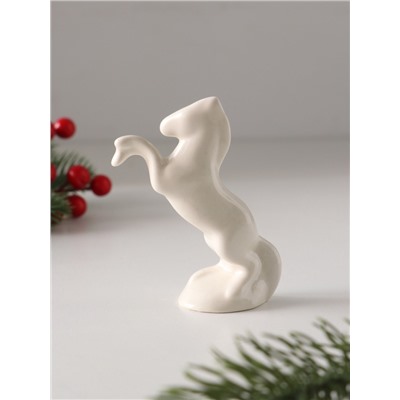 Фигурка фарфор «Конь белый», глазурь, 9 см