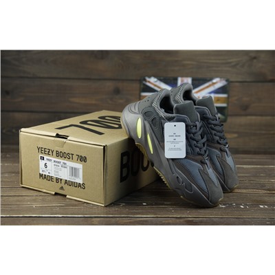 Adidas Yeezy Boost 700 V2 из натуральной замши и нейлона
