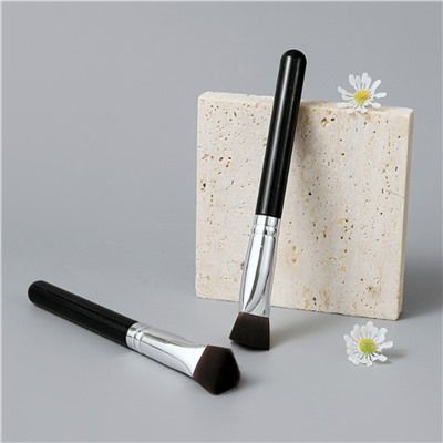 Kristaller Профессиональная треугольная кисть для макияжа средняя / Beauty Brush, черный