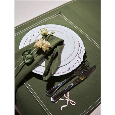 Салфетка сервировочная Fancy Bows оливкового цвета из коллекции Essential, 45х45 см