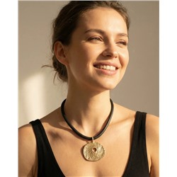 Кулон на шнурке