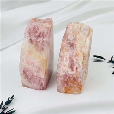 Радуга Самоцветов Держатель для книг из Розового кварца (Мадагаскар)