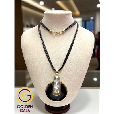 Кулон на кожаном шнурке "Женская грация" Арт КШ2130/27