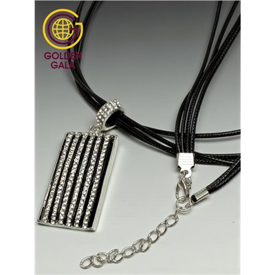 Кулон на кожаном шнурке "Женская грация" Арт КШ2130/11