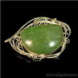 Брошь нефрит 46*32мм.