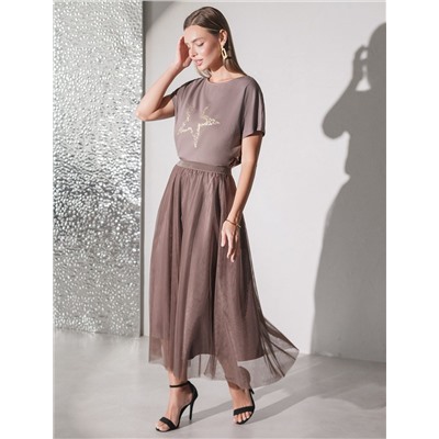 Нарядная футболка с блестящим принтом