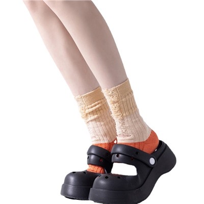 Coarse -line -colored broken beggar socks new men and women medium high tube socks, color stitching pile of cotton socks
