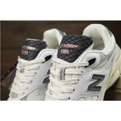NEW BALANCE 2002R из натуральной кожи