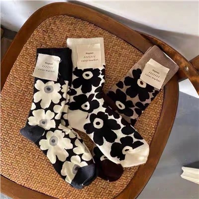 Tide, demi-season Japanese cotton retro knee socks flower-shaped for men and women, internet celebrity